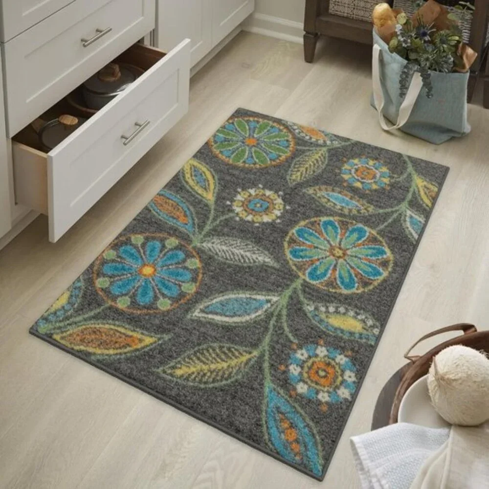 2.6 x 3.10 ft Reggie Floral Area Rug, Non-Skid Accent Carpet for Entry & Home